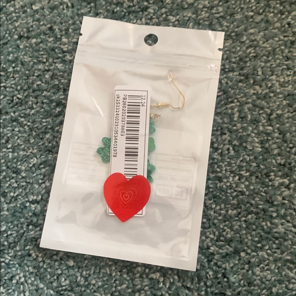 Elegant Green st Patrick’s day shamrock Clover Earrings 215 - Picture 4 of 4